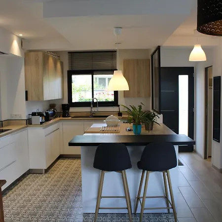 Maison Proche Plages, Au Calme, Piscine Et Parking