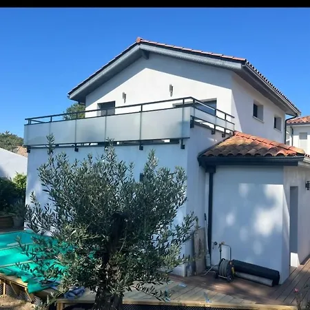 Maison Proche Plages, Au Calme, Piscine Et Parking