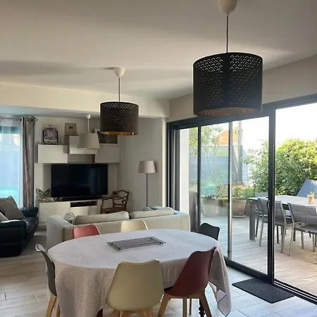 Maison Proche Plages, Au Calme, Piscine Et Parking Hébergement de vacances *
